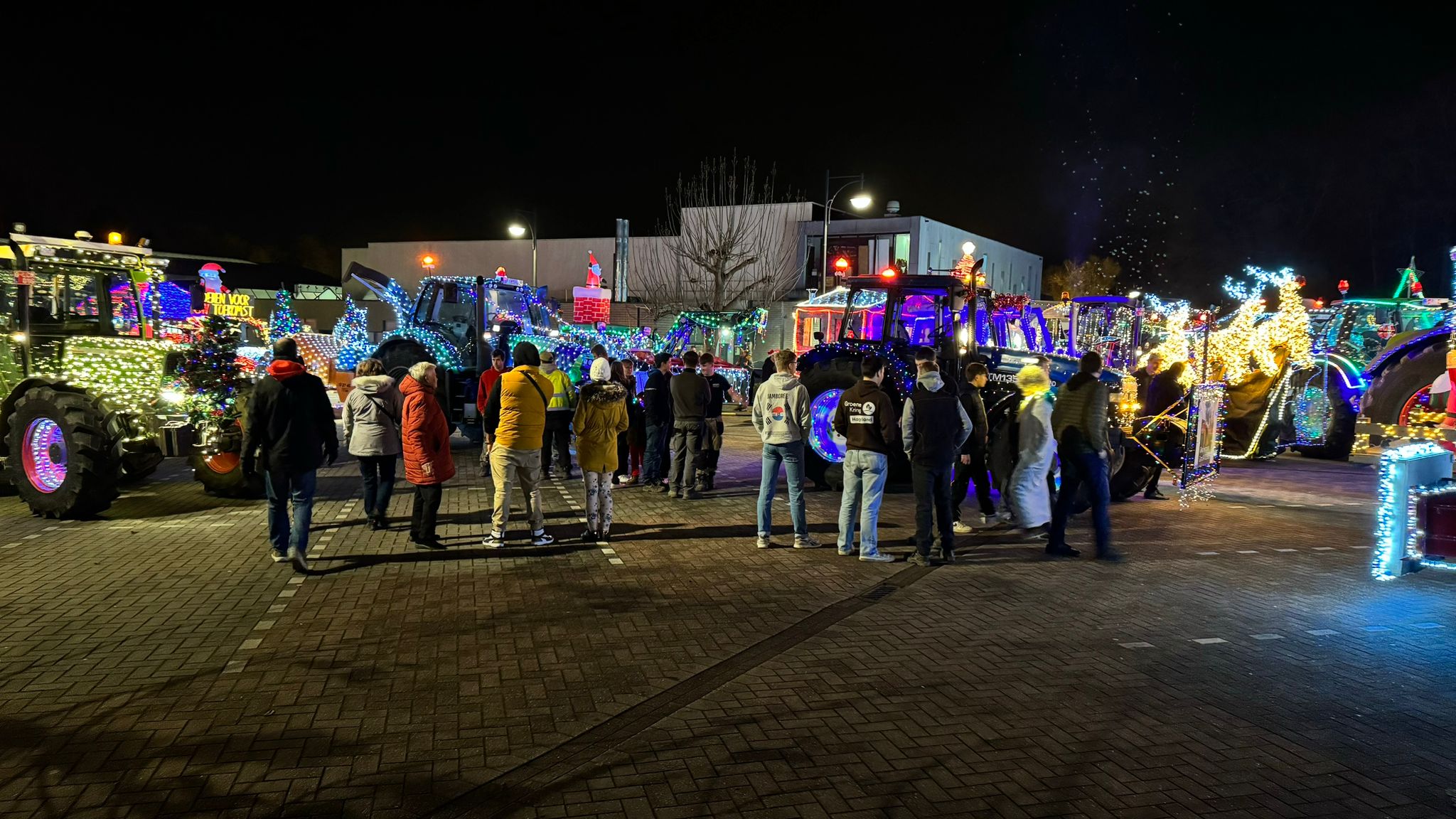Verlichte tracorenparade
